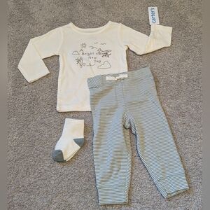 ⭐ NWT- Carter's outfit - 9 Months- Long sleeve